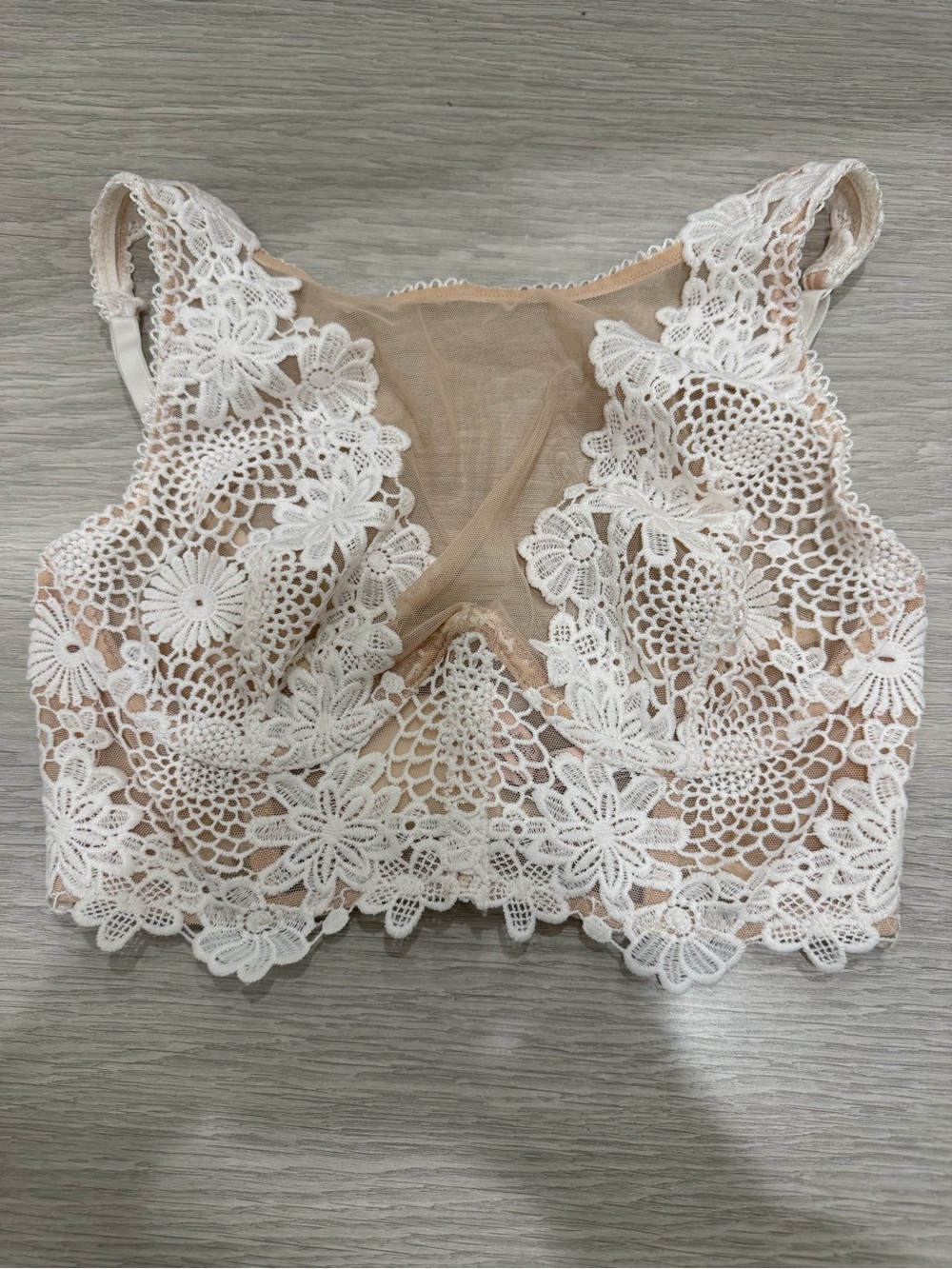 Victoria’s Secret Dream Angels White Floral Lace Bralette with Nude Lining